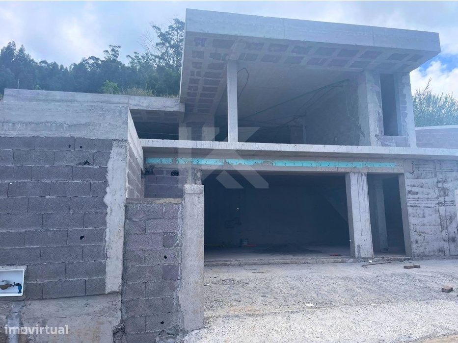 Moradia T3 de Luxo em construção com Piscina e Vista Mar no Arco da...