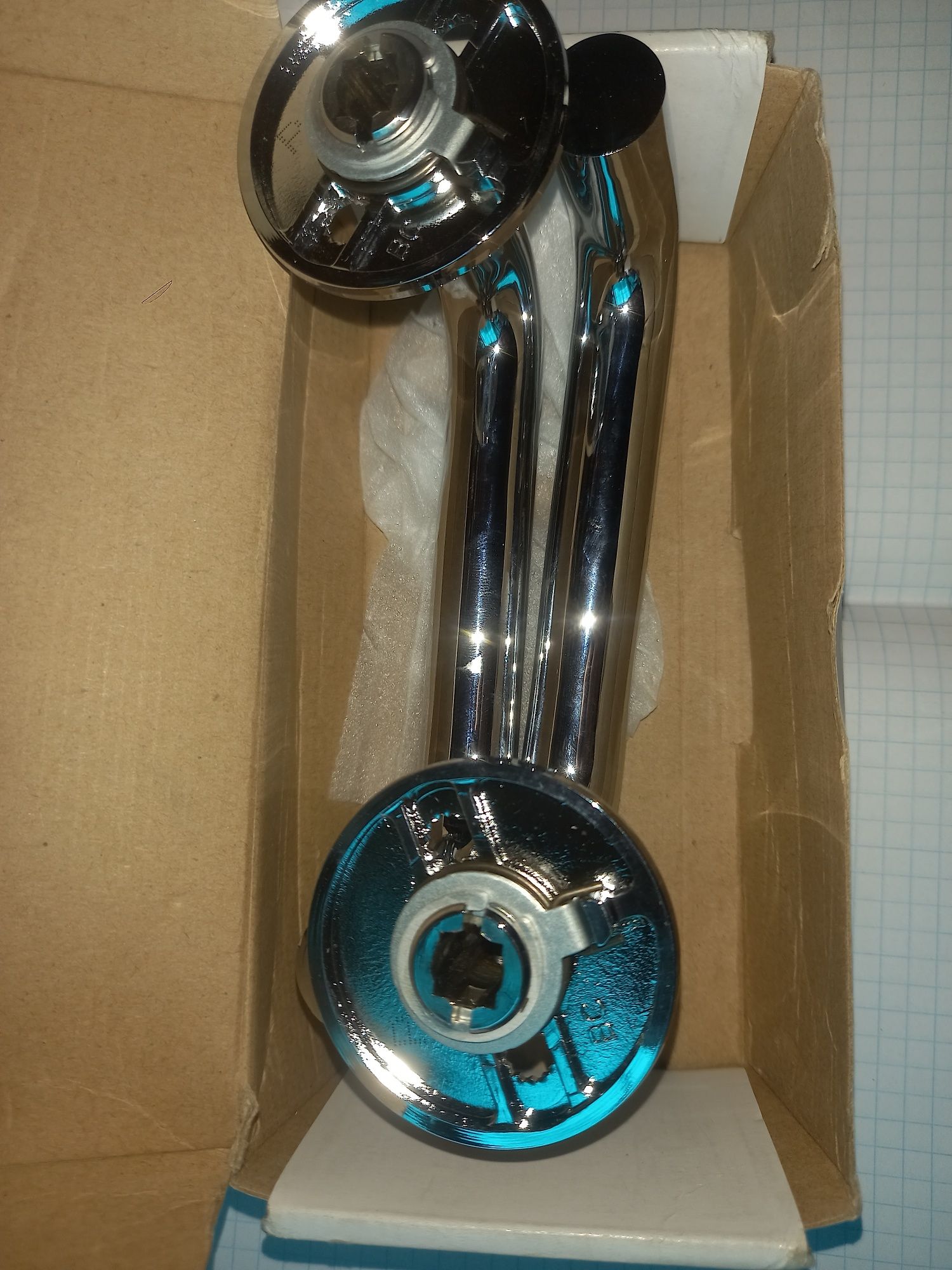 Дверна ручка АSSA ABLOY.