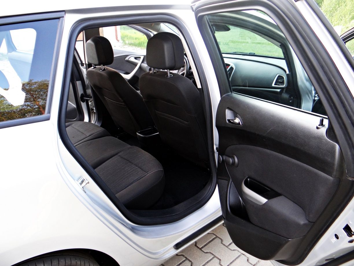 Opel Astra J 1.7cdti 2011r Doinwestowana