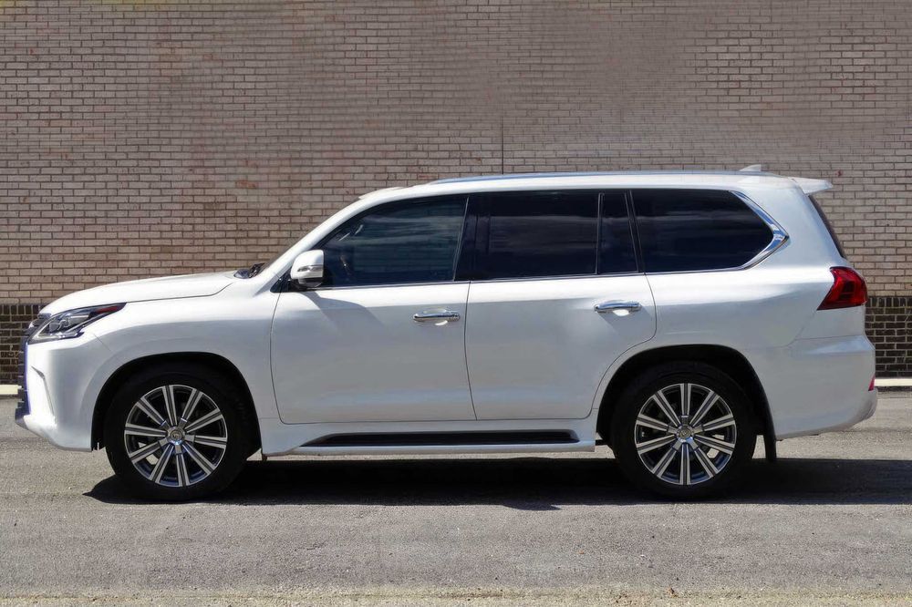 Lexus LX 570      2016