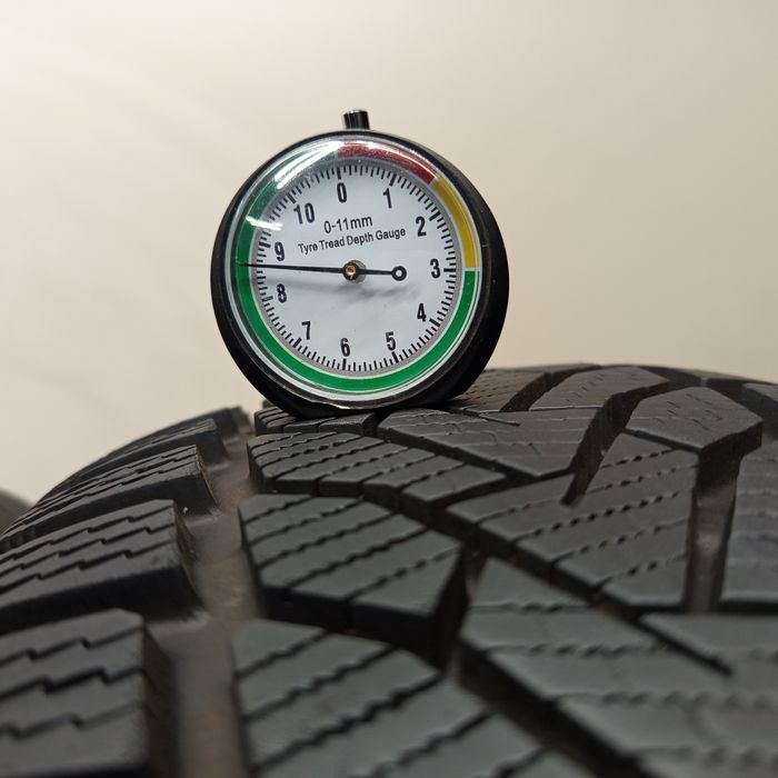215/65R16 Uniroyal WinterExpert