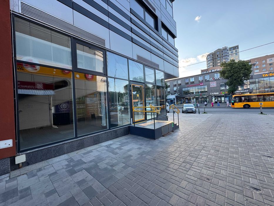 Торгове приміщення в ТЦ Ринковий