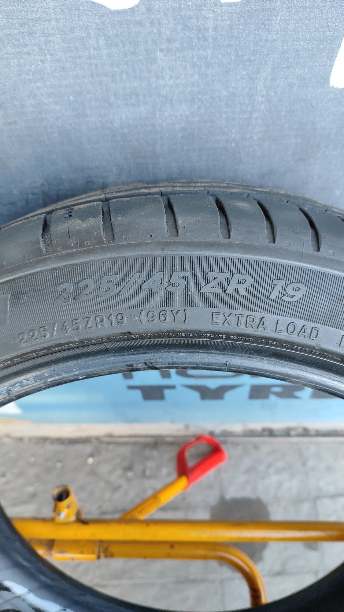 Шини Michelin літні 225/45 R19