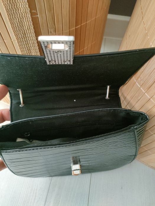 Torebka na łańcuszku Sinsay