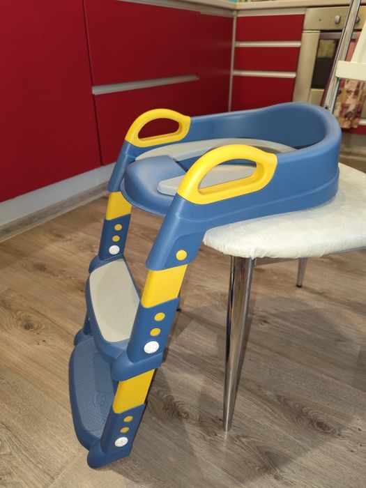 Навчальне сидіння на унітаз зі сходами для дітей