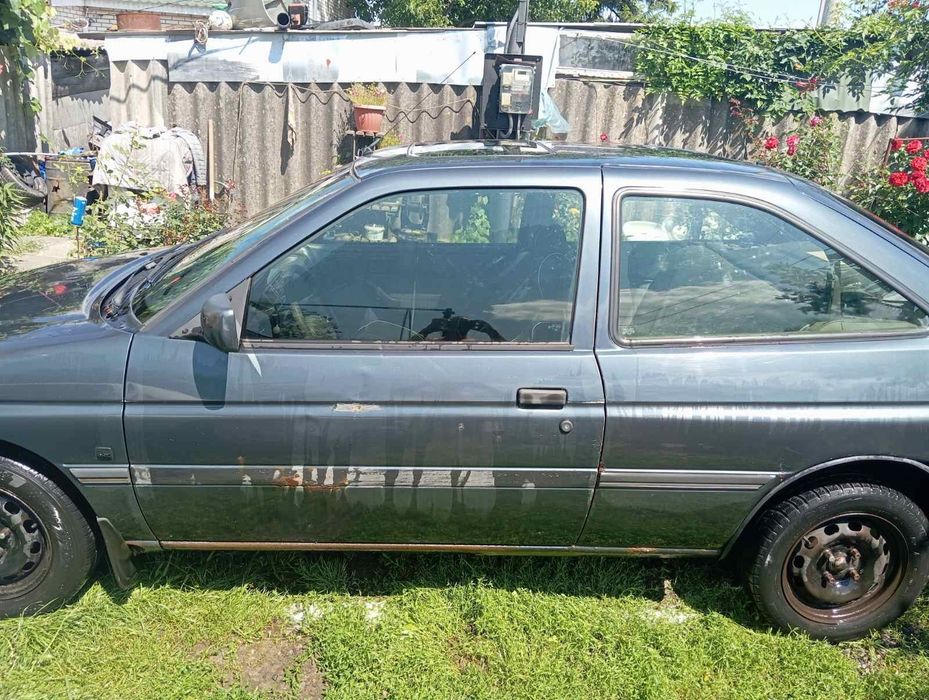 Форд ескорт 1.6 газ-бензин