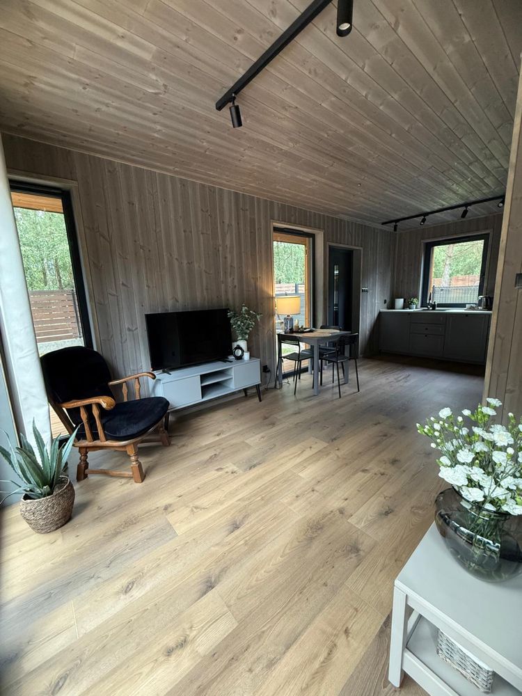 Domek nad jeziorem, las, balia, jacuzzi, klimatyzacja, oddzieln. dzial