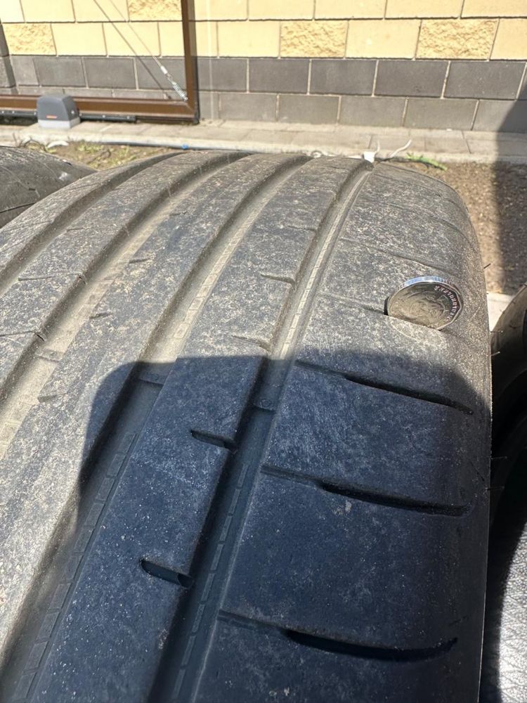 Продам комплект резины Goodiear 235/55R20