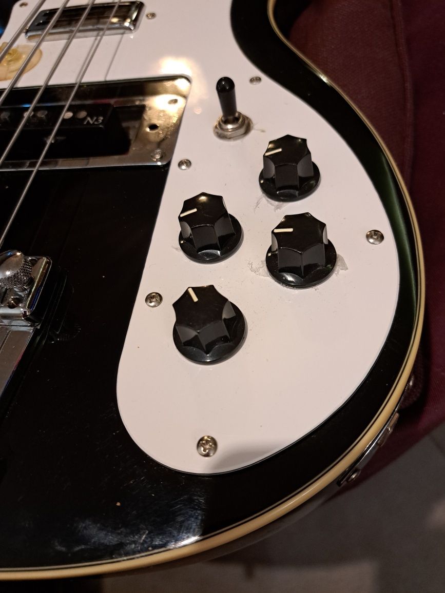 Gitara basowa kopia Ricka 4.