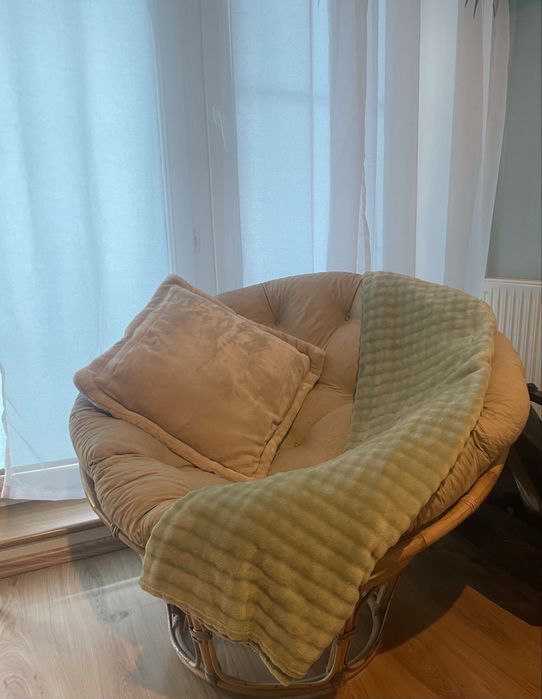 Fotel rattanowy z dużą poduchą, bardzo wygodny