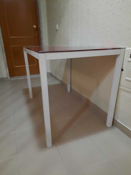 Secretaria com tampo em vidro