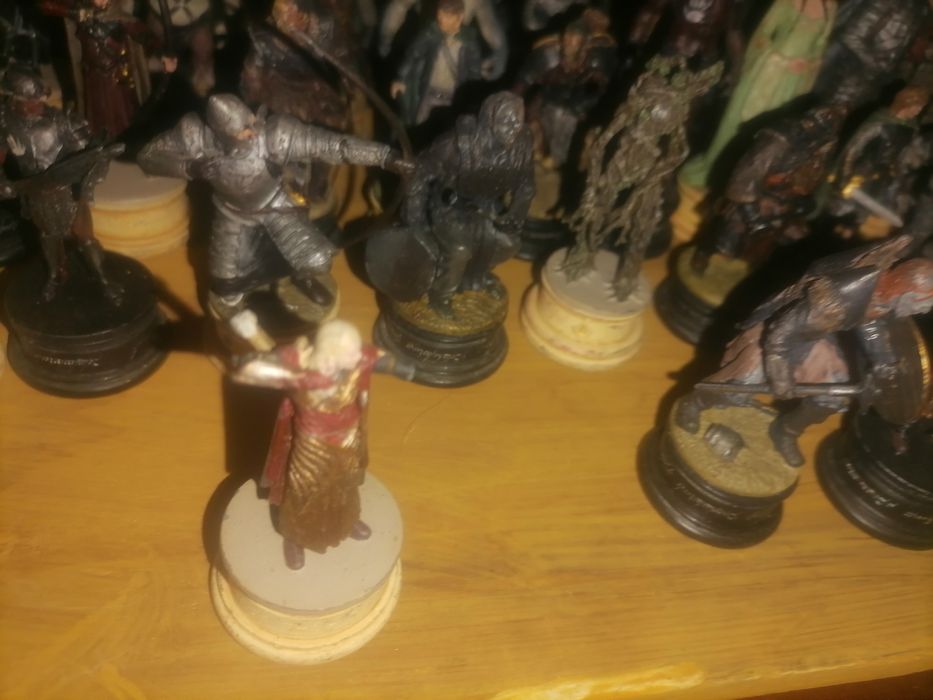 Coleção 40 figuras senhor Anéis chumbo 99 €