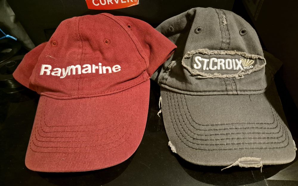Czapeczki wędkarskie - Raymarine i St.Croix - używane - rozmiar S
