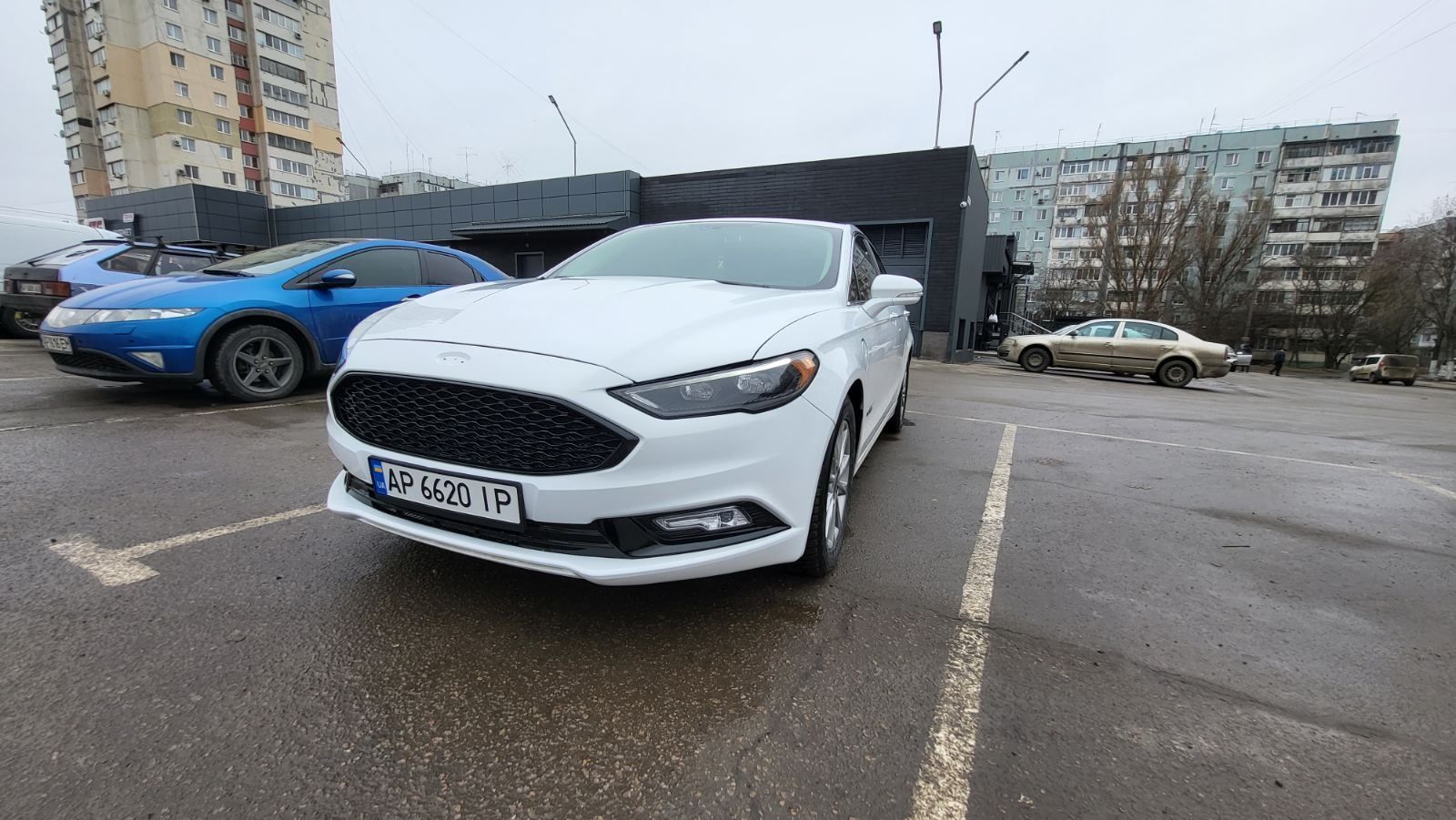 Ford fusion SE + HYBRID PLUG in 2018