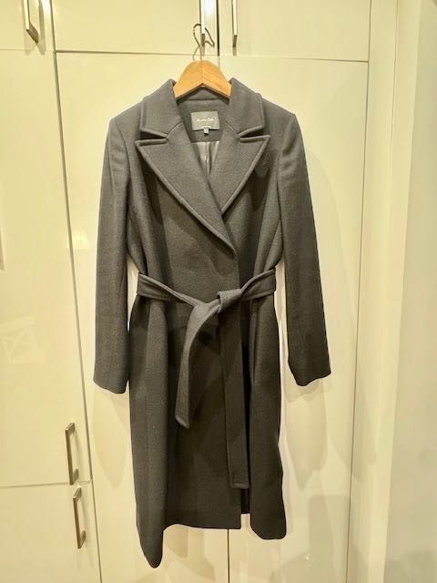 Wełniany czarny płaszcz Massimo Dutti