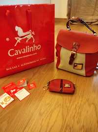 Mochila/ Bolsa Cavalinho em bege e vermelho e porta moedas Oferta