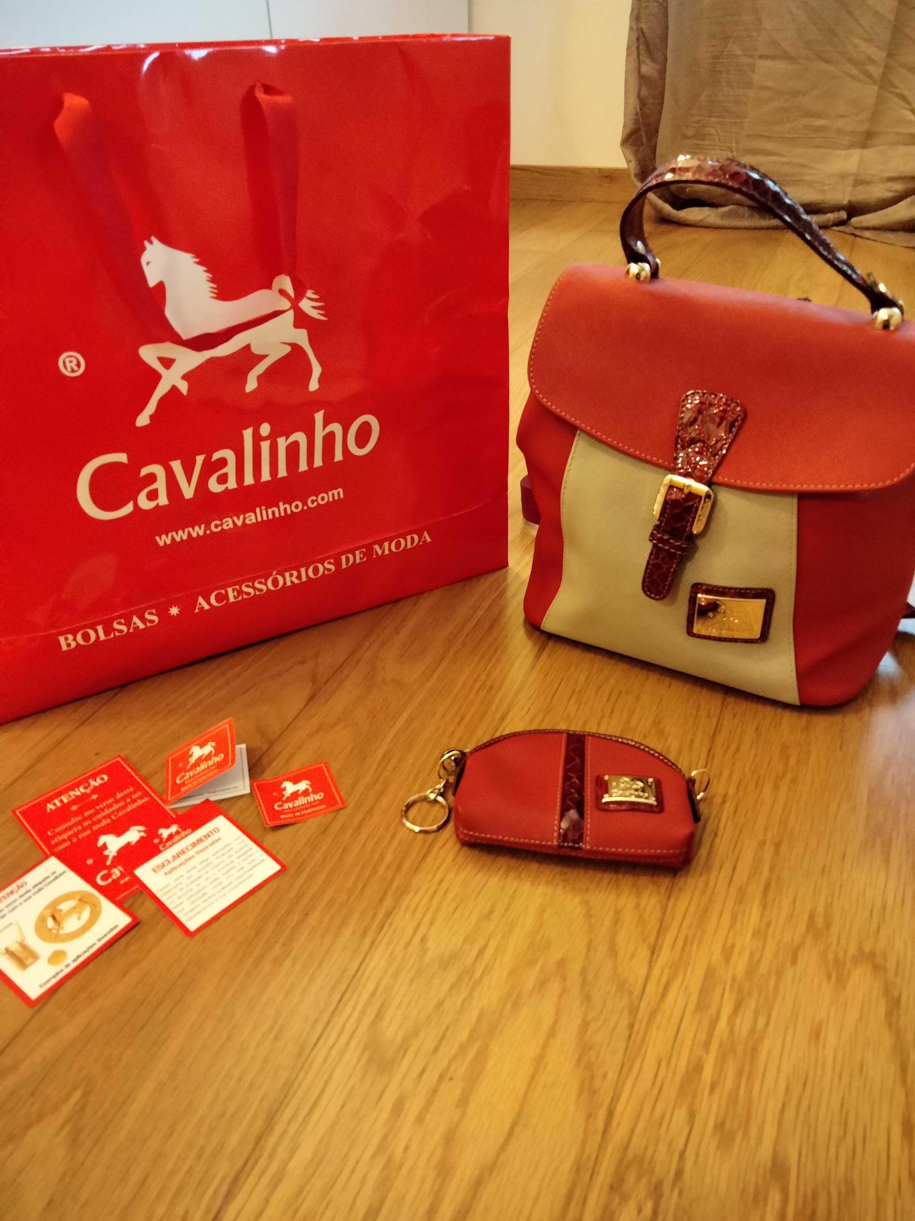 Mochila/ Bolsa Cavalinho em bege e vermelho e porta moedas Oferta