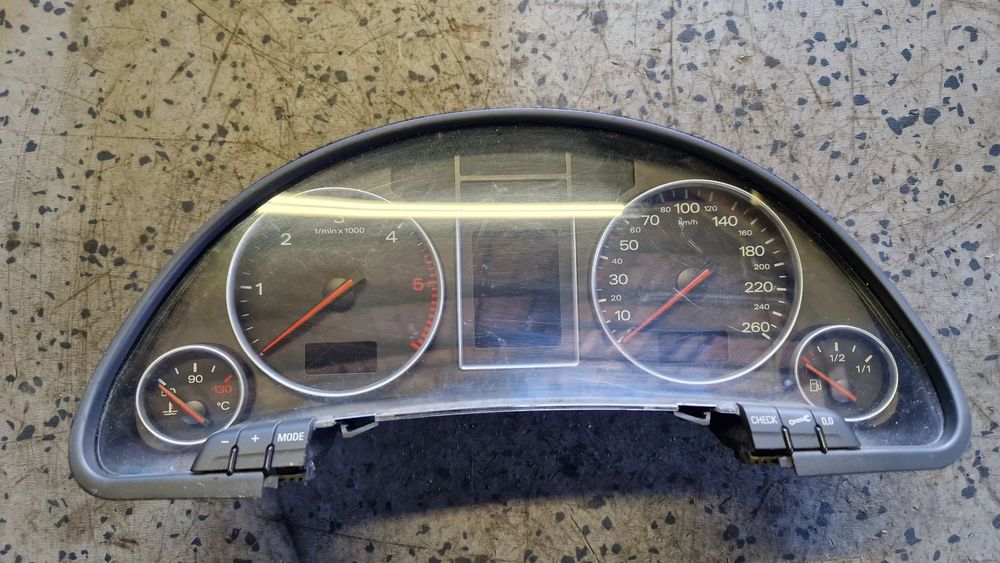 AUDI A4 B6 LICZNIK ZEGAR 8E0920900E