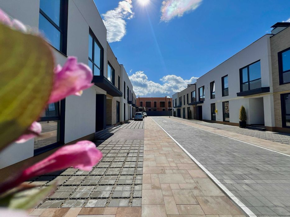 Продам з наповненням 4х к. таунхаус 104 кв.м. з власним підвалом.