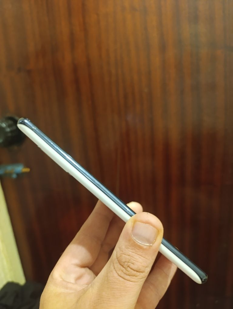 Продам смартфон Samsung Galaxy S20 FE
