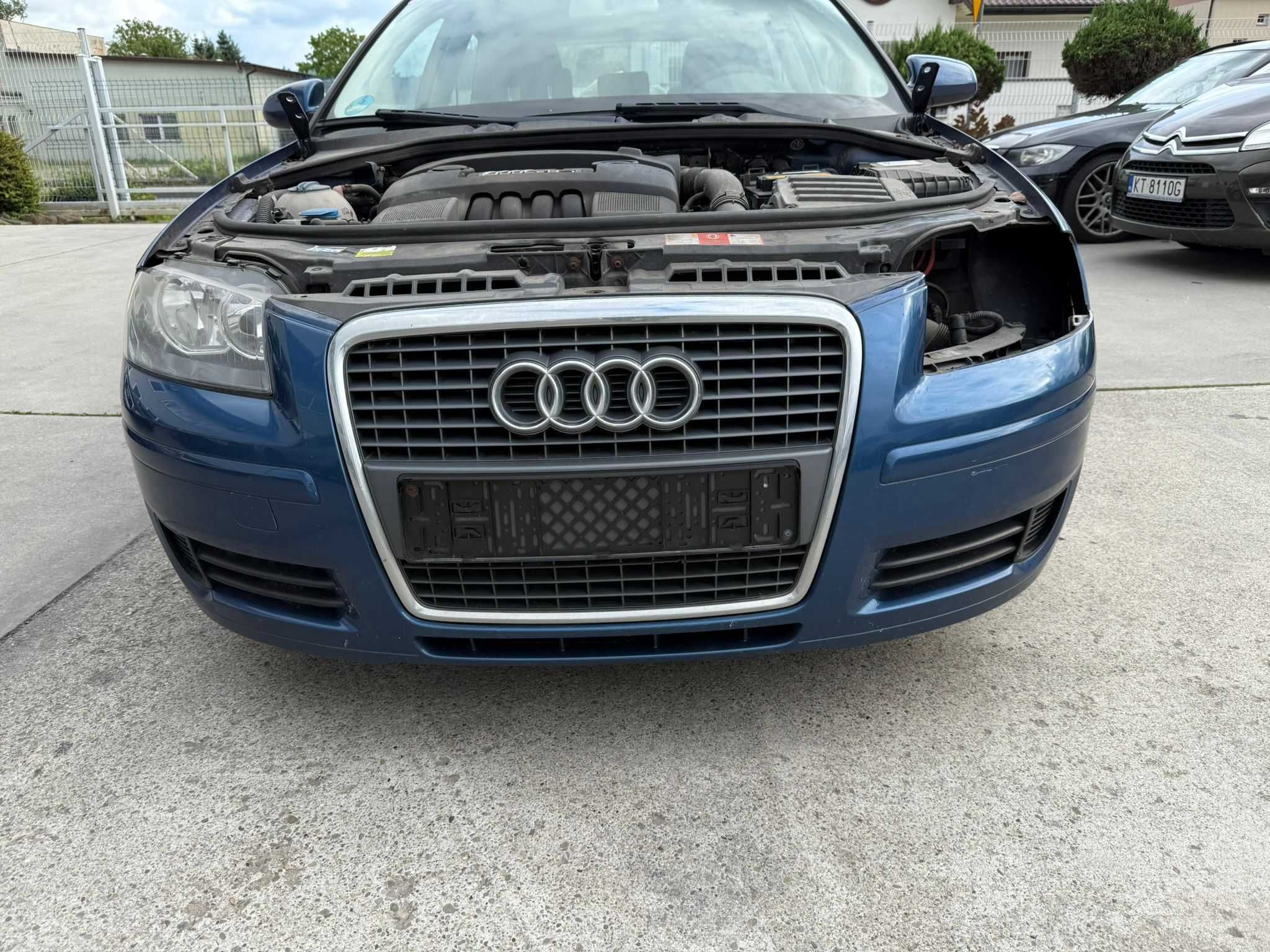 Audi A3 8P Zderzak Przod kod lakieru  LZ5C