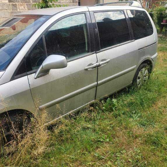 Citroen C8 kolor srebrny 2.0 diesel parctroniki przeznaczony na części