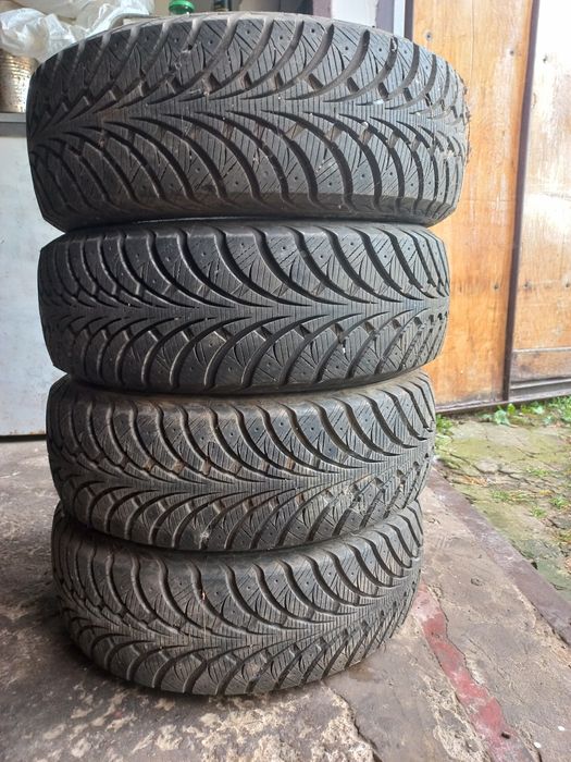 Зимова гума Goodyear Ultragrip extreme 195/60 R15