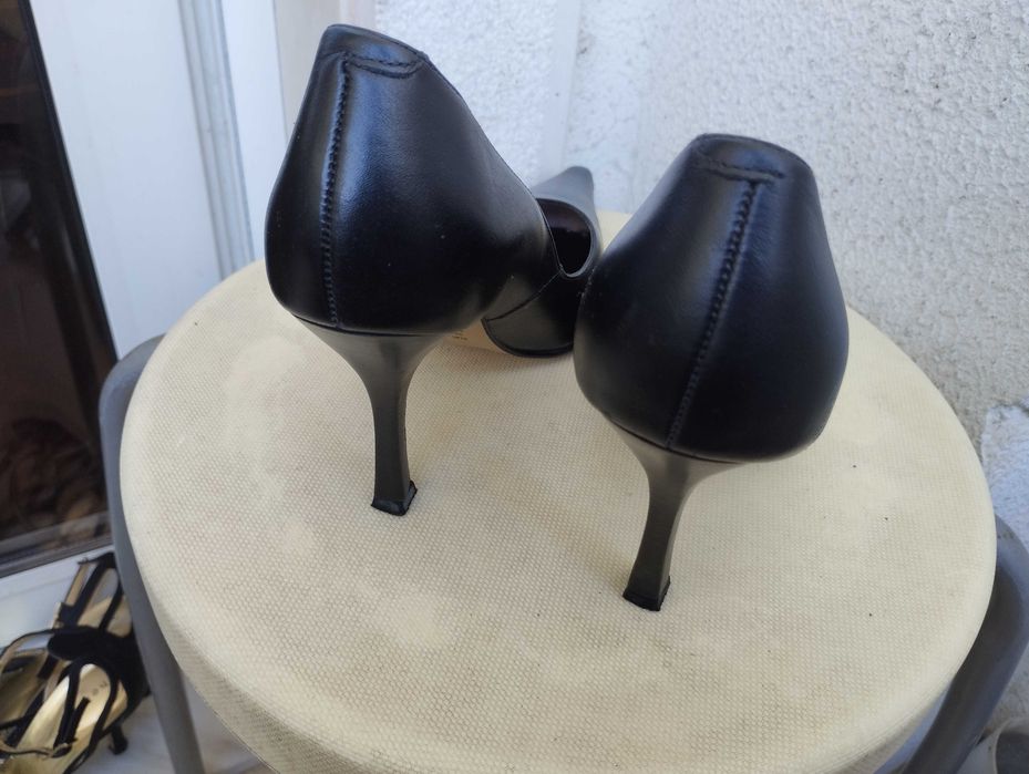 Sapato salto alto preto em pele Zutti