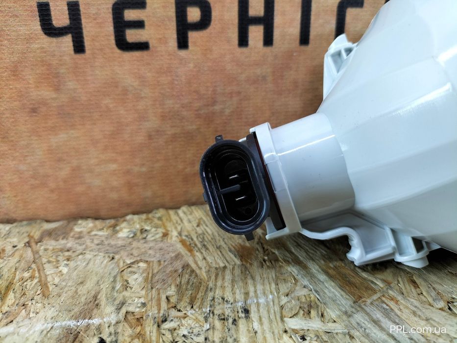 Toyota Yaris III 14-17 Auris II правая туманка фара противотуманная