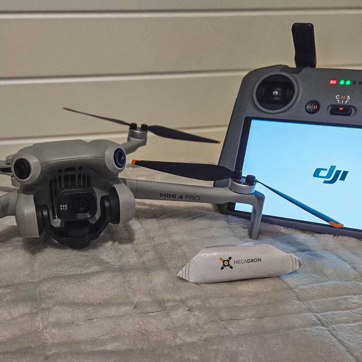 Dron DJI Mini 4 Pro Fly More Combo (DJI RC 2) w stanie idealnym