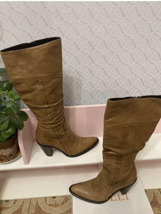 Рыжие  высокие сапоги казаки Италия