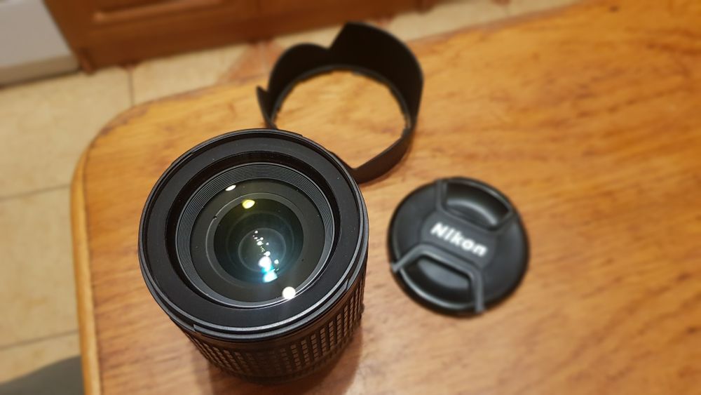 Об'єктив Nikon DX  18-135mm.