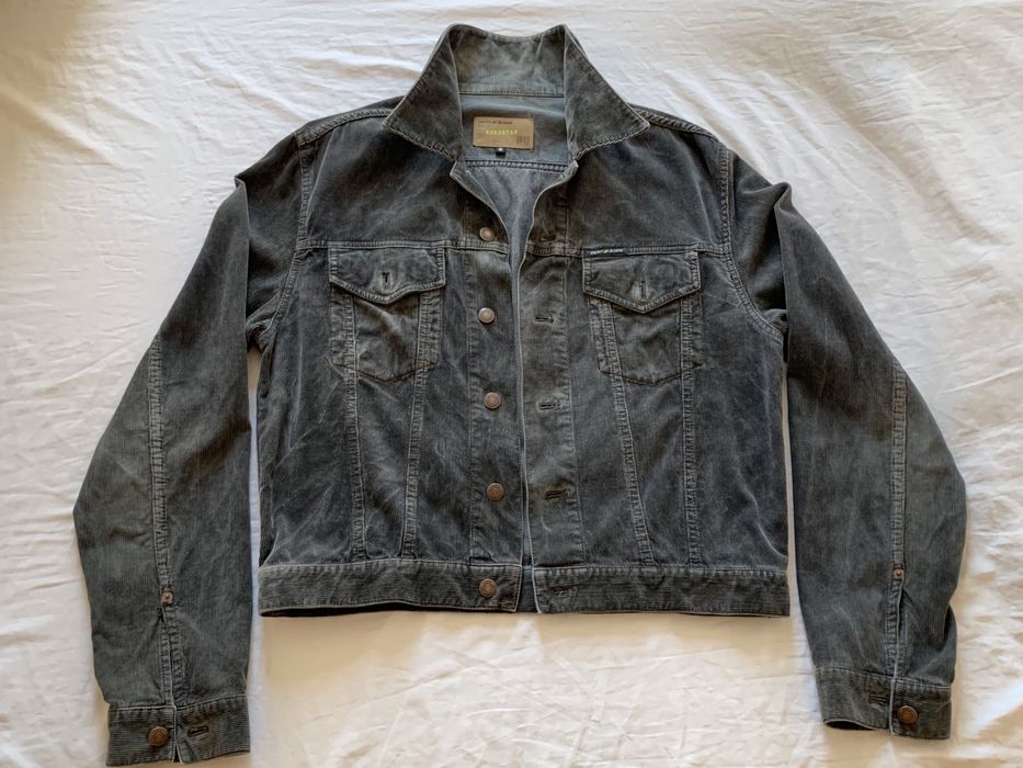 Blusão DKNY em bombazina.