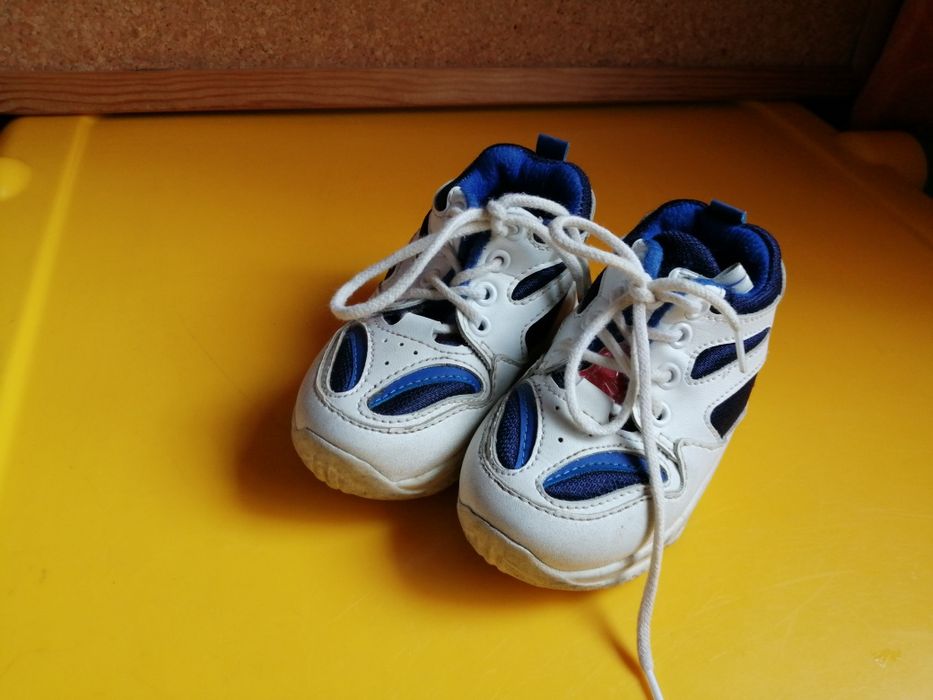 Sapatilhas/sandálias de criança tamanho 20/21/23,calçado