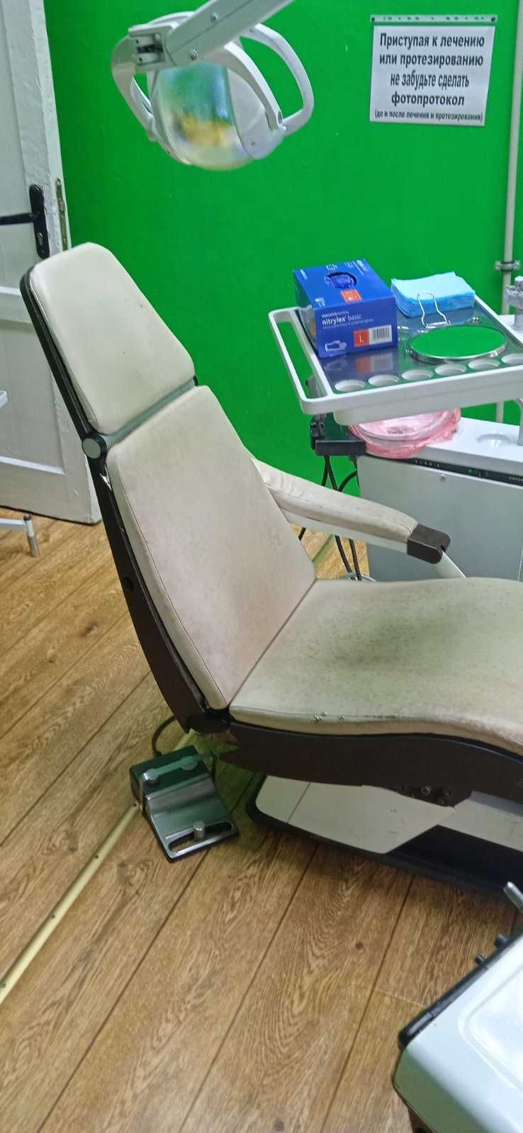Продам крісло стоматологічне. В робочому стані.