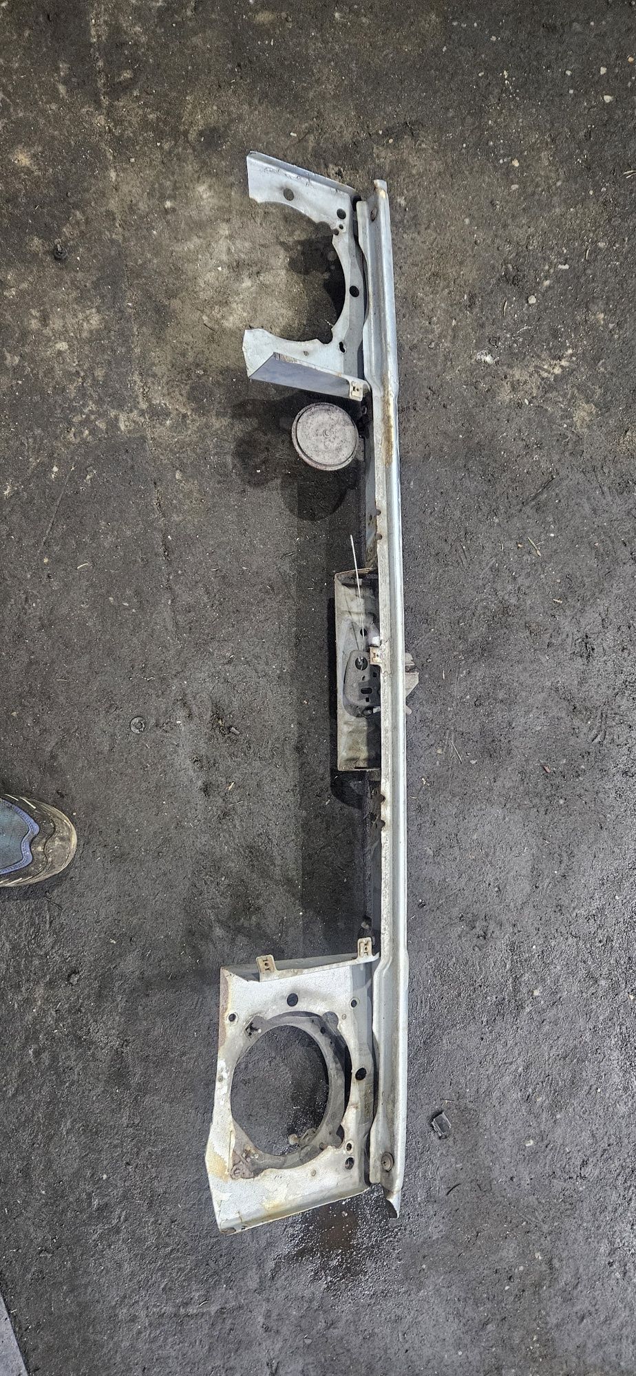 Suzuki Samurai Pas przedni Zamek