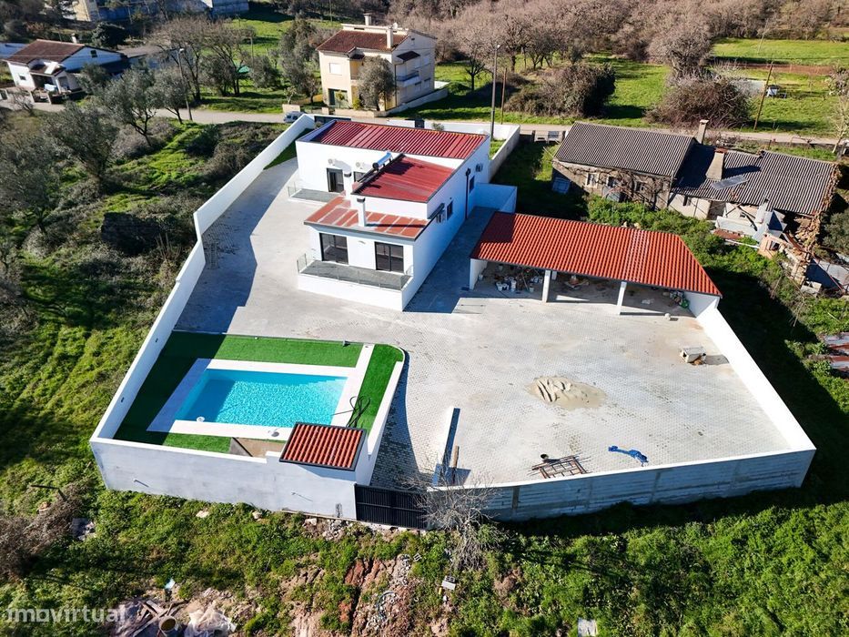 Moradia T3 com churrasqueira e Piscina