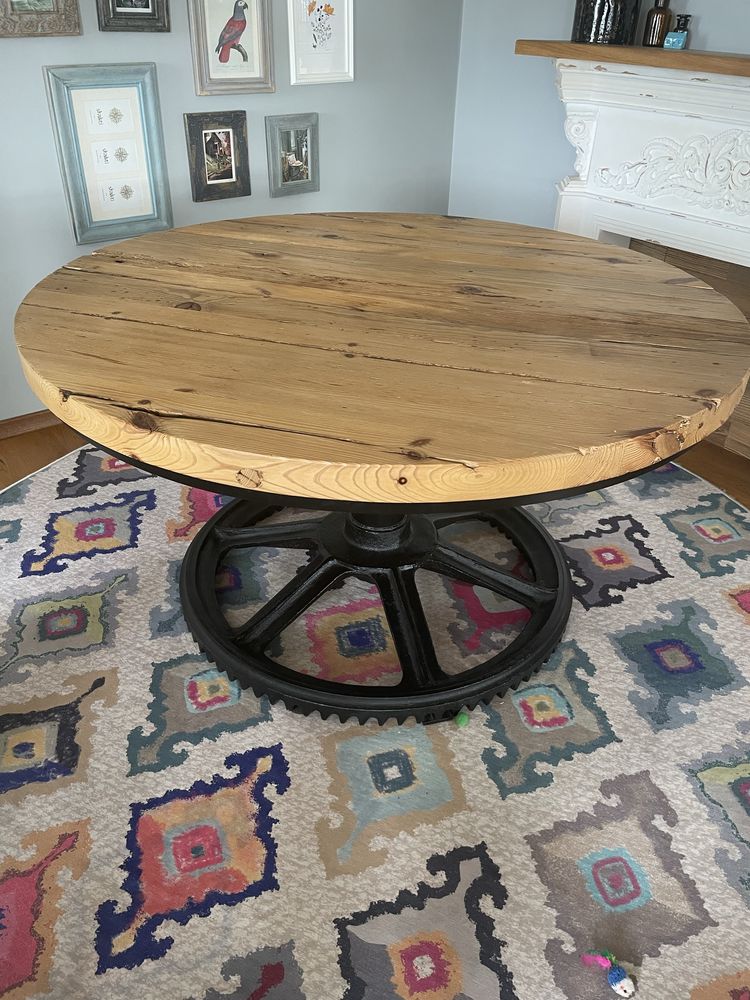 Stół industrialny ze starego drewna produkcji Retrowood okrągły 150cm