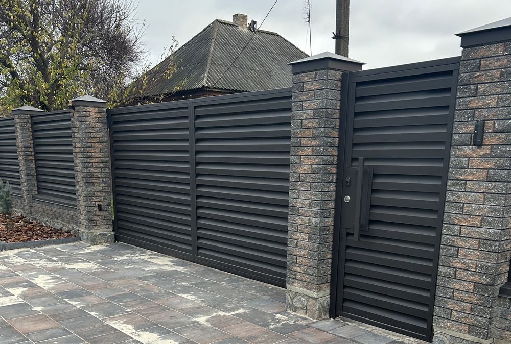 Відкатні та розсувні ворота, автостоянки, поручні, огорожі, двері