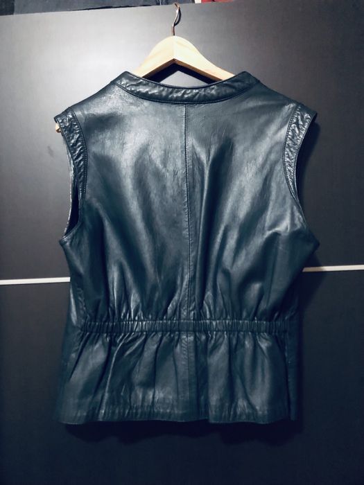 Colete em pele azul petroleo