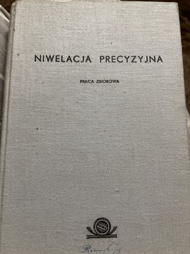 Niwelacja precyzyjna praca zbiorowa