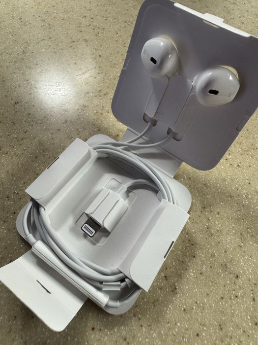 Навушники Apple iPhone EarPods with Mic Lightning (MWTY3ZM/A) оригінал