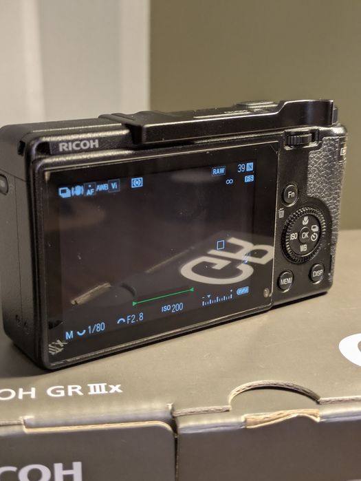 Câmara fotográfica Ricoh GR IIIx – 5500 disparos apenas