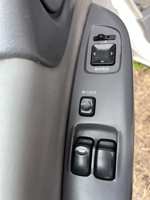 Mitsubishi L400 - 8 lugares