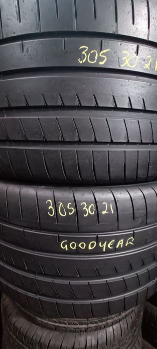 Pneus  305/30/21