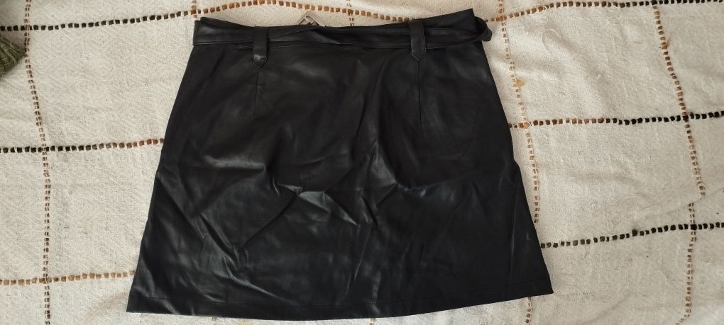 Czarna mini spódniczka z eko skóry