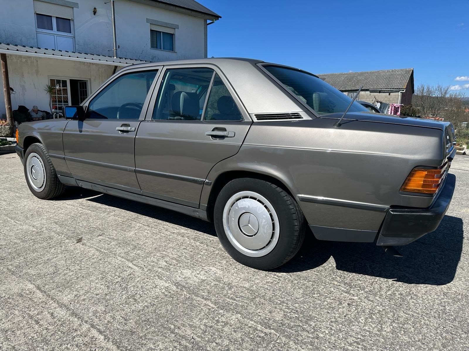 1988 mercedes benz 190 2.5