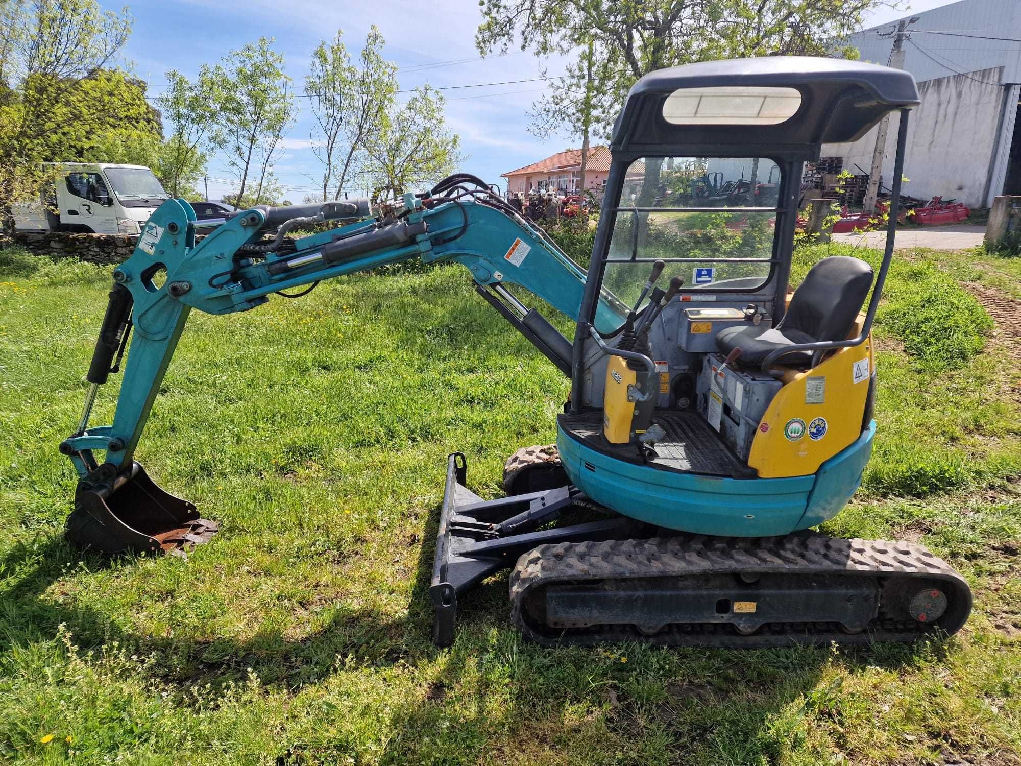 Giratória / Escavadora Kubota RX-203 - Braço articulado - 2 Toneladas