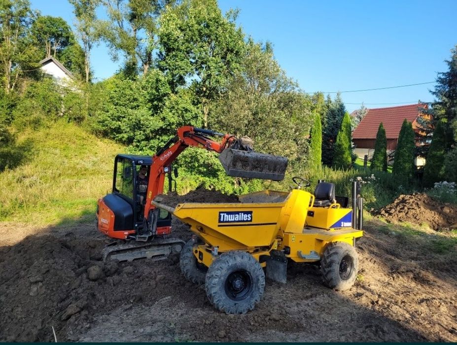 Wywóz gruzu ziemi zaladunek  transport minikoparka uslugi transportowe
