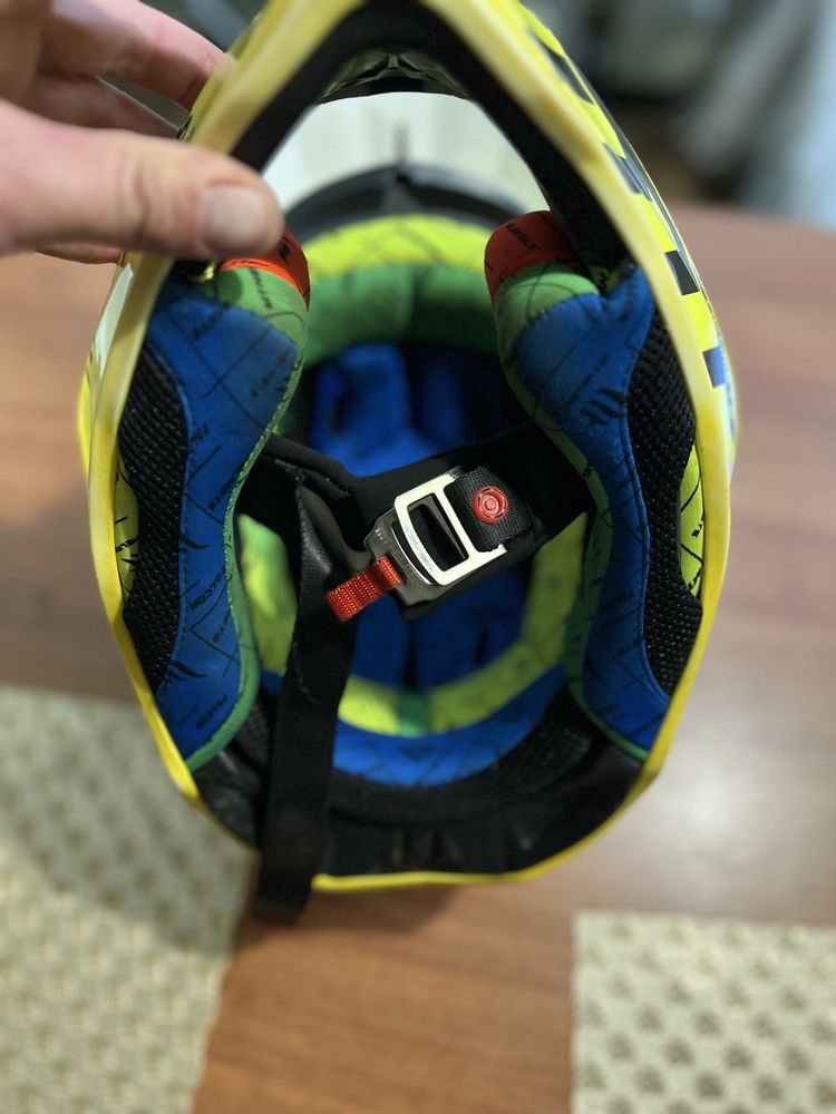 Продам шлем MT Falcon Warrior
